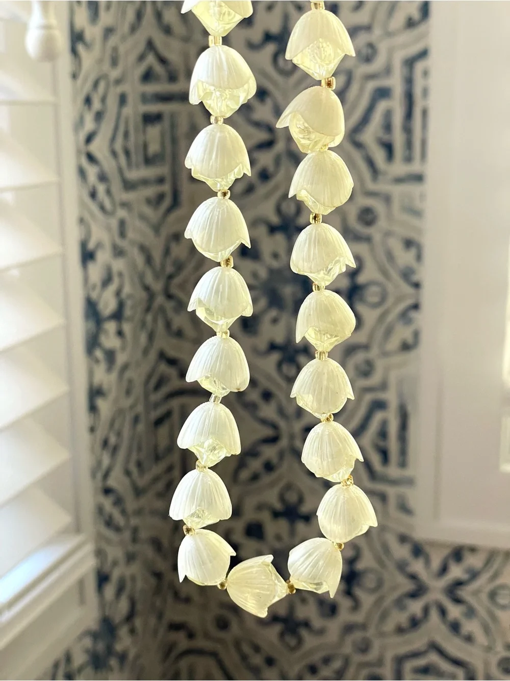 Vintage plastic flower bead long necklace glows fairycore